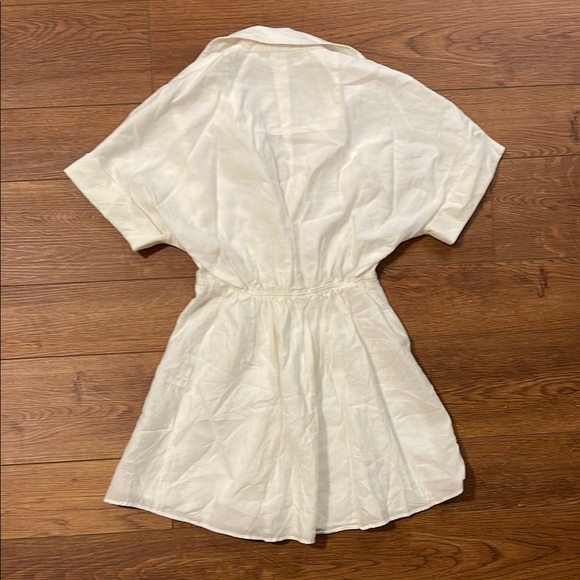 Elegant White Button-Down Dress - Picture 3 of 3